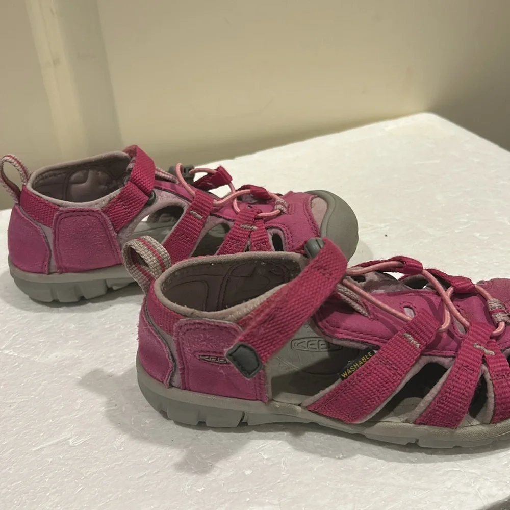 Keen Newport H2 WaterResistant washable Outdoor hiking Sandal Shoe size 12 pink